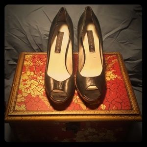 Peep-toe stilleto pumps